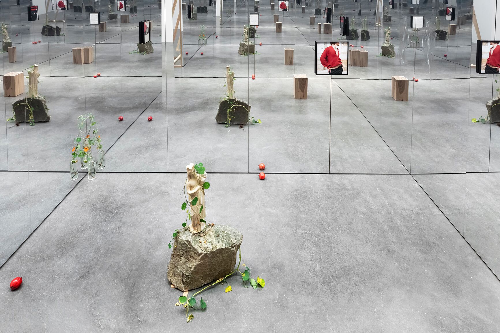 Danh Vo, vista de instalación de Danh Vo, kurimanzutto, Ciudad de México, 2019. Cortesía del artista y kurimanzutto, Ciudad de México / Nueva York. Foto: Gerardo Landa Rojano