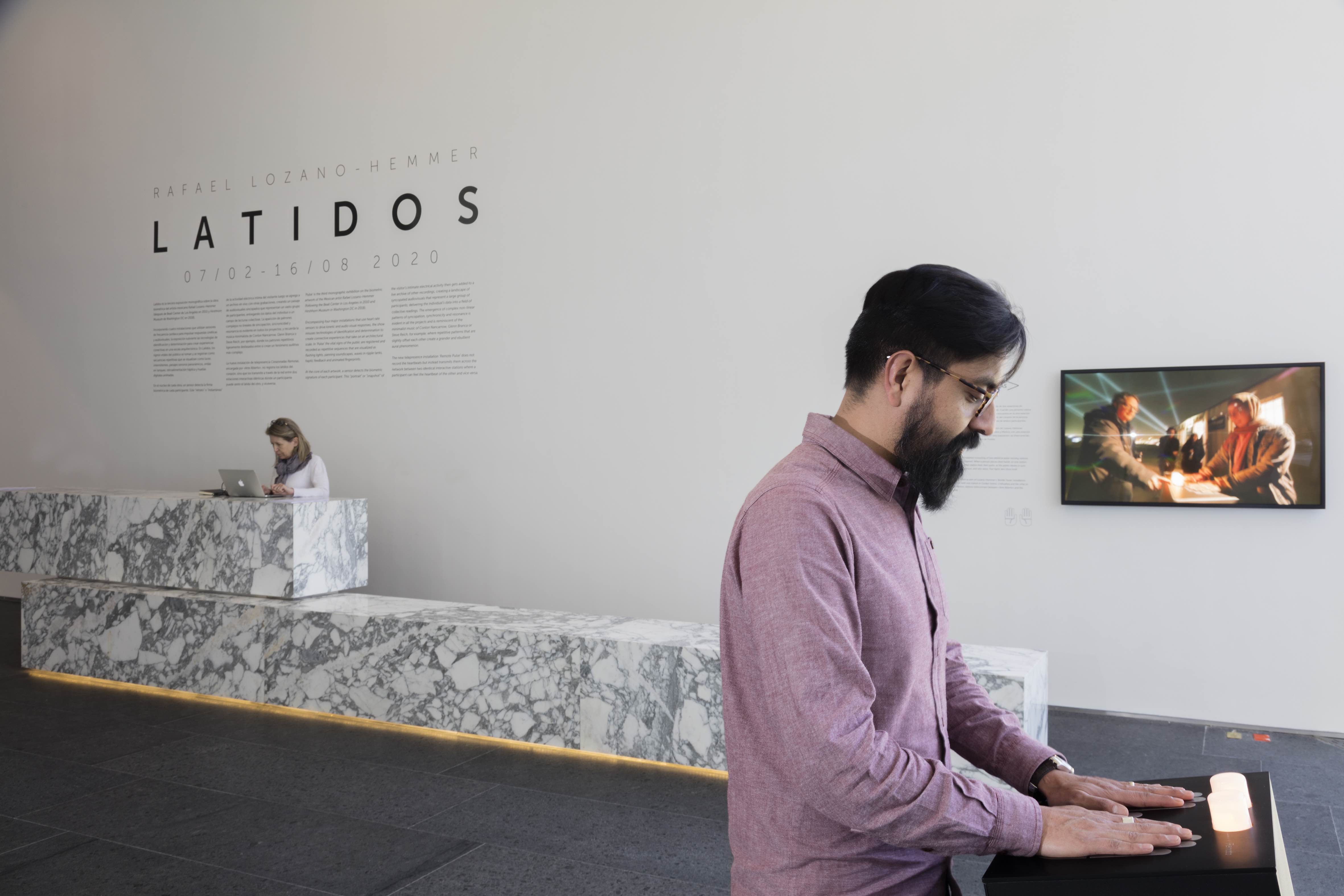 View of Rafael Lozano-Hemmer’s exhibition Latidos at Espacio Arte Abierto, 2020. Photo: Francisco Kochen. Courtesy of Espacio Arte Abierto. 