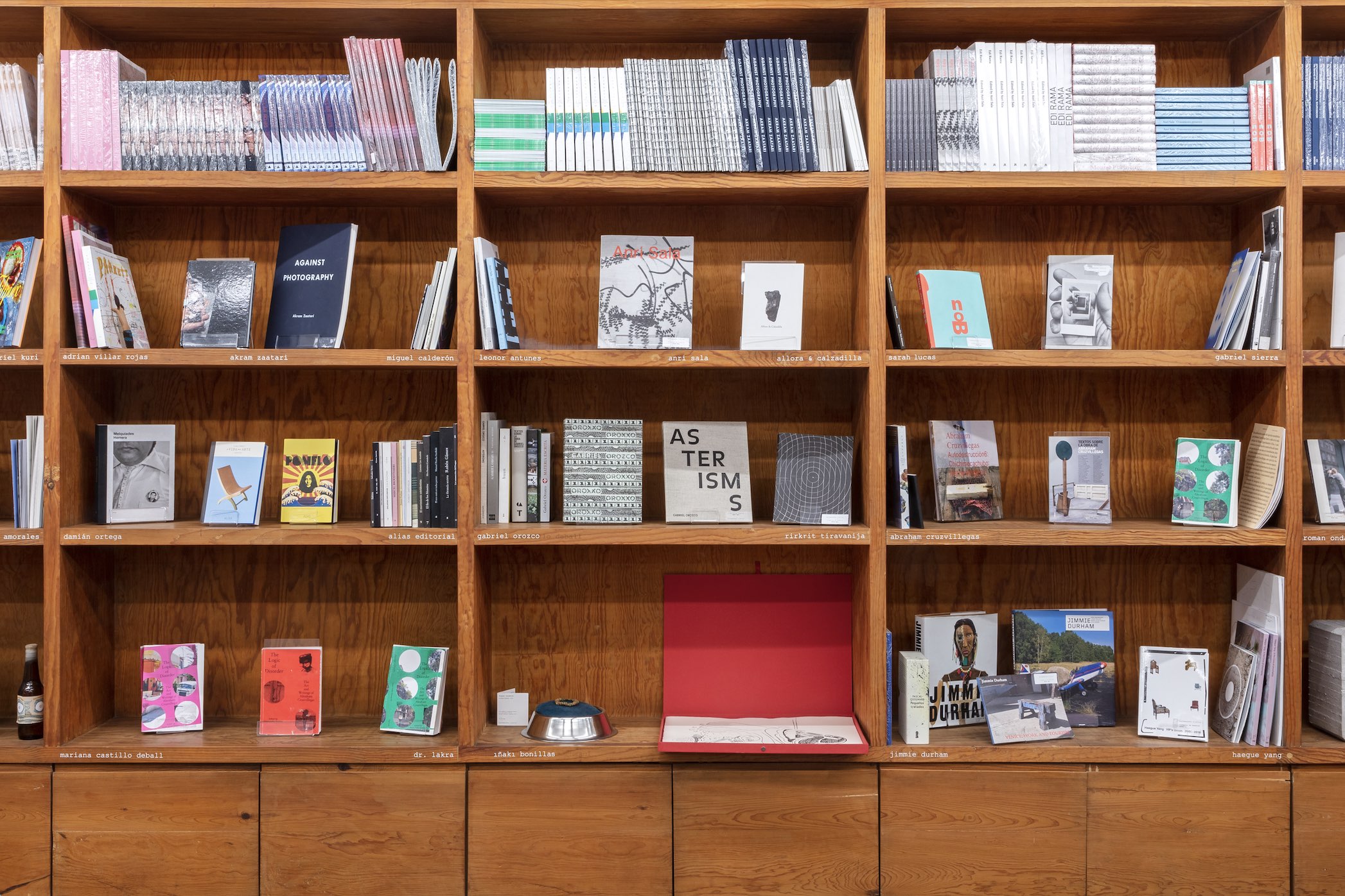 Venta de Invierno en kurimanzutto libros
