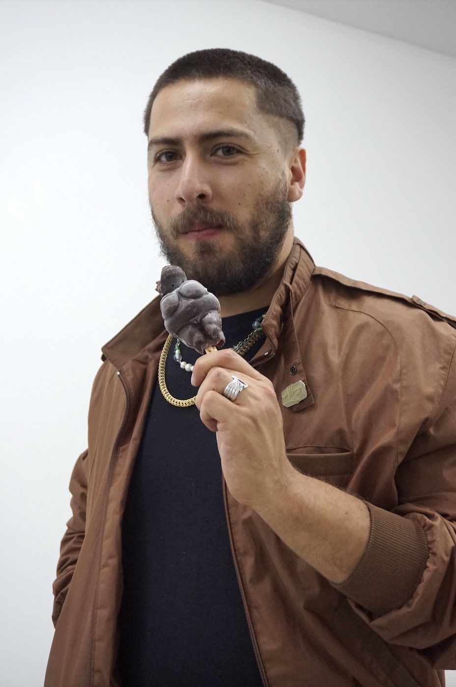 Gabriel Lengeling at the opening of « La delicia del objeto inmortal » at Proyecto Caimán. Photo: Omar Elizarrarás