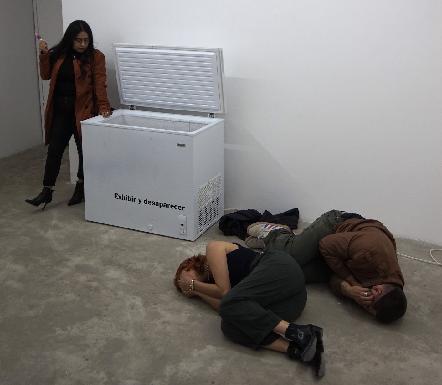 Gabriel Lengeling and Dea López at the opening of « La delicia del objeto inmortal » at Proyecto Caimán. Photo: Omar Elizarrarás