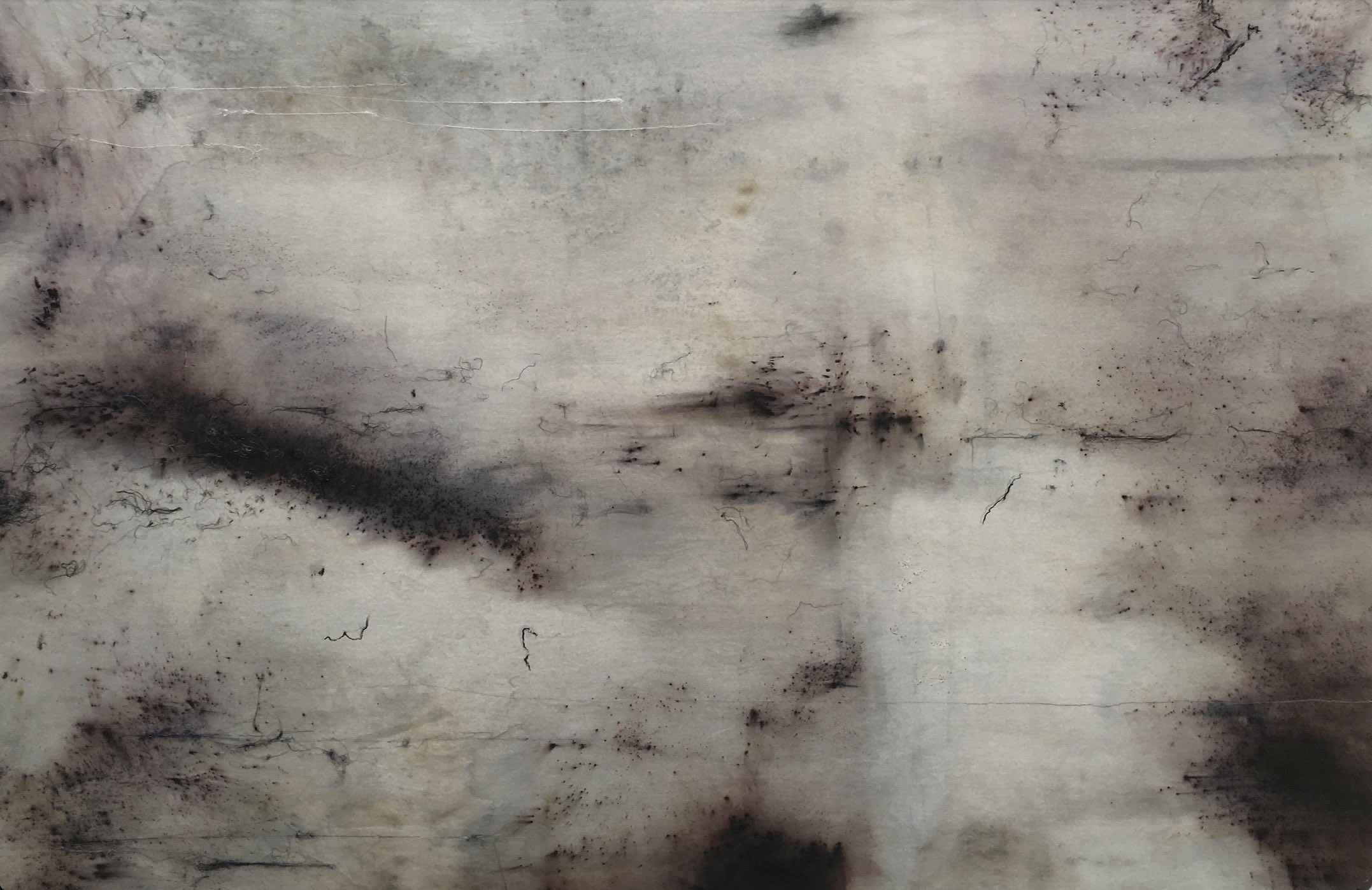 Andrea Bores, Sin título (Paisaje III), 2019, textil teñido y bordado. Cortesía de la artista