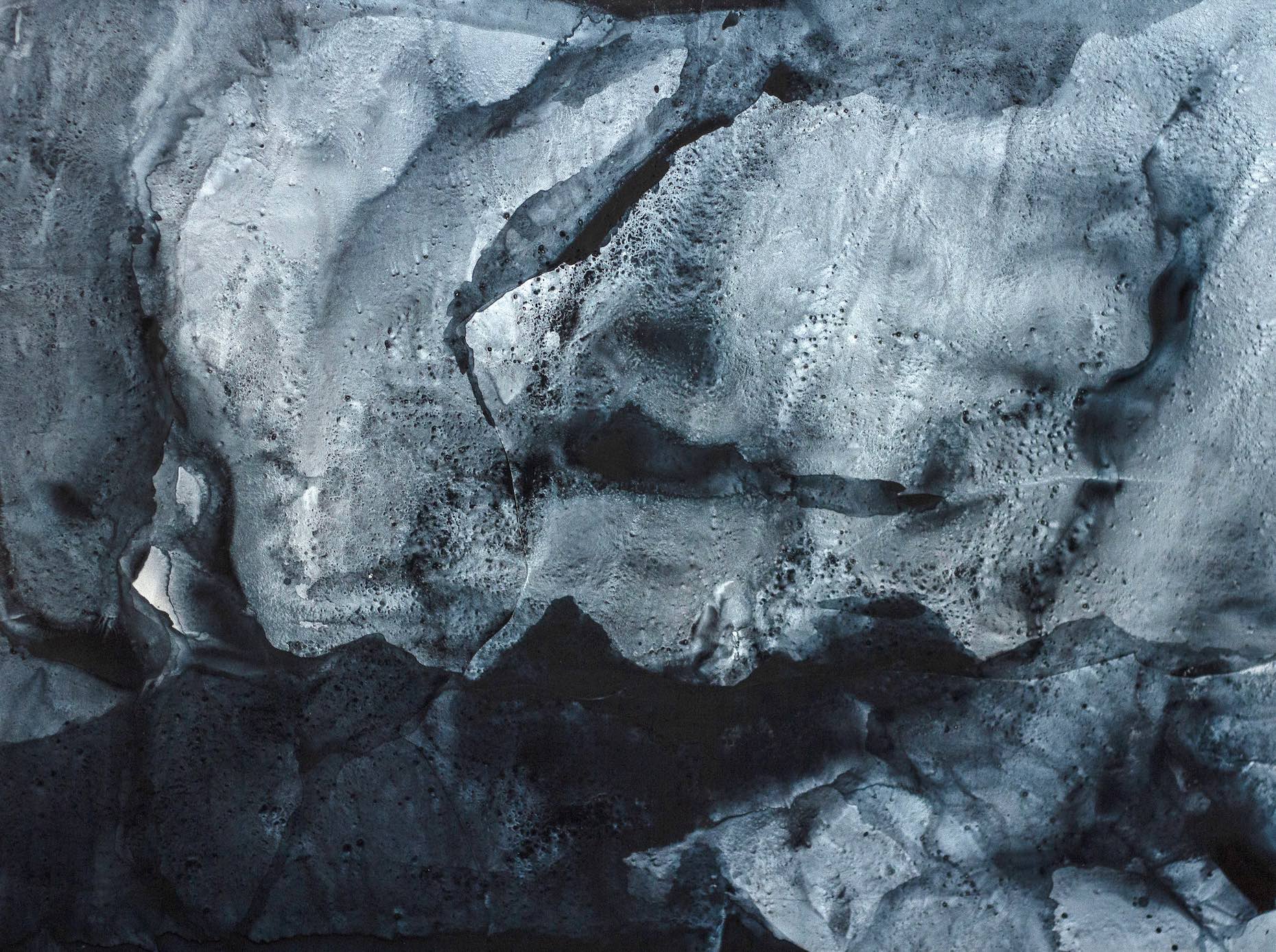 Andrea Bores, Añil III, 2022, añil sobre papel. Cortesía de la artista.