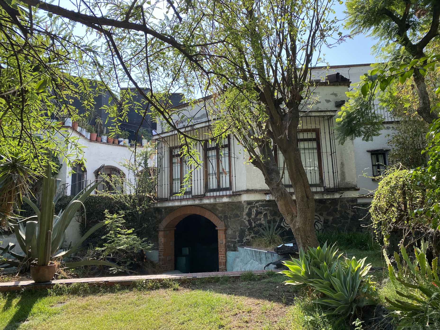 Encuentro Curatorial | Desde la inercia hasta el desborde