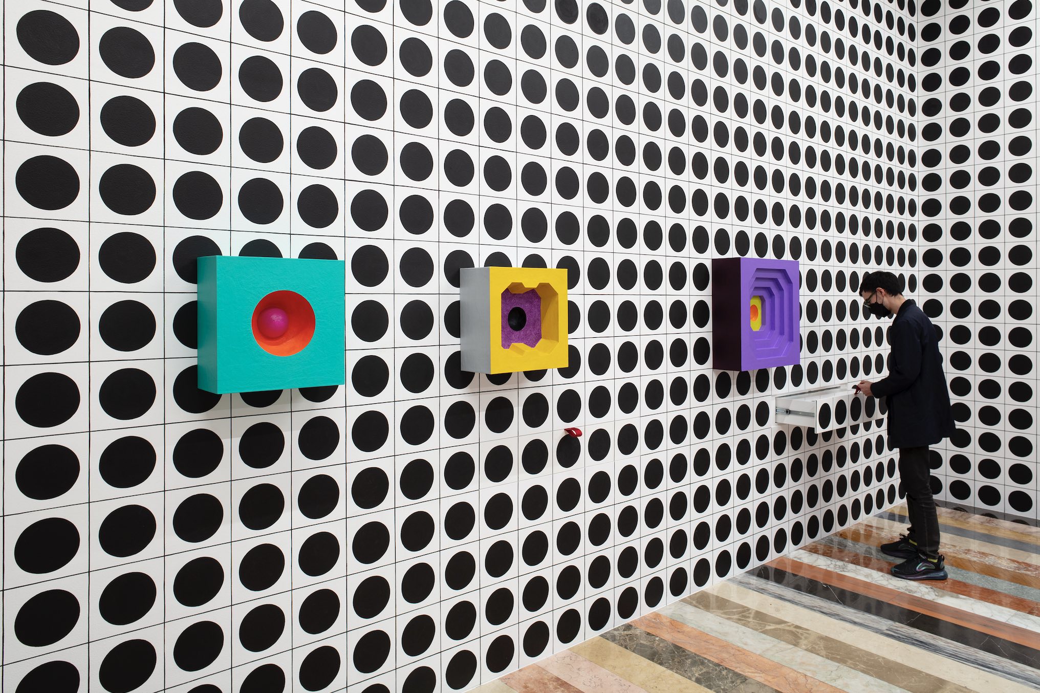 Rodrigo Hernández, El espejo, 2022. Cortesía del Museo Jumex. Foto: Ramiro Chaves