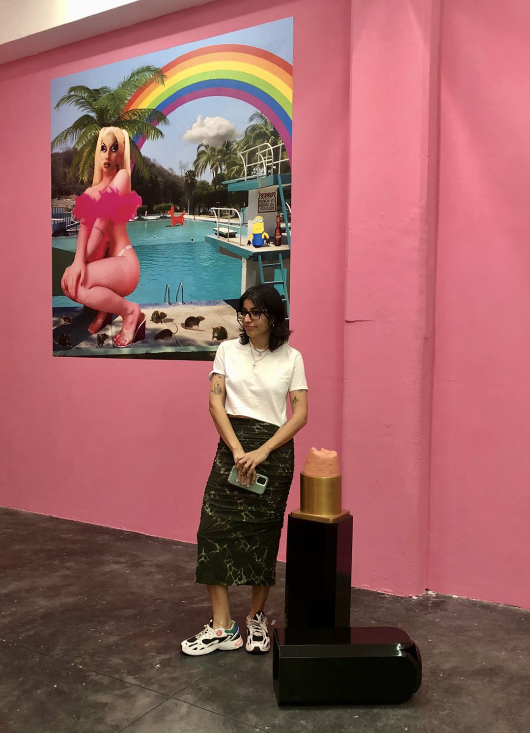 Gaby Cepeda in the exhibition Arte de Zorras with the works by Triste Trópico and Samuel Nicolle, General Expenses. Photo: Sandra 