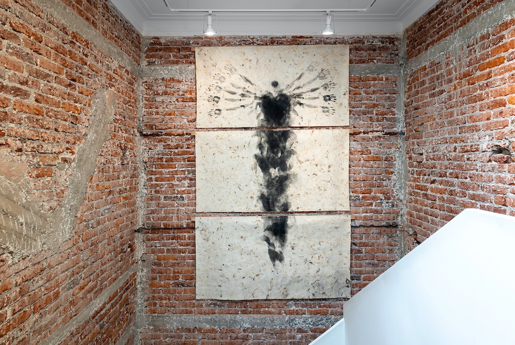 Vista de la exposición de Jorge Rosano Gamboa, En el En medio, La Nao. Foto: Camilo Cossio. Cortesía del artista. 