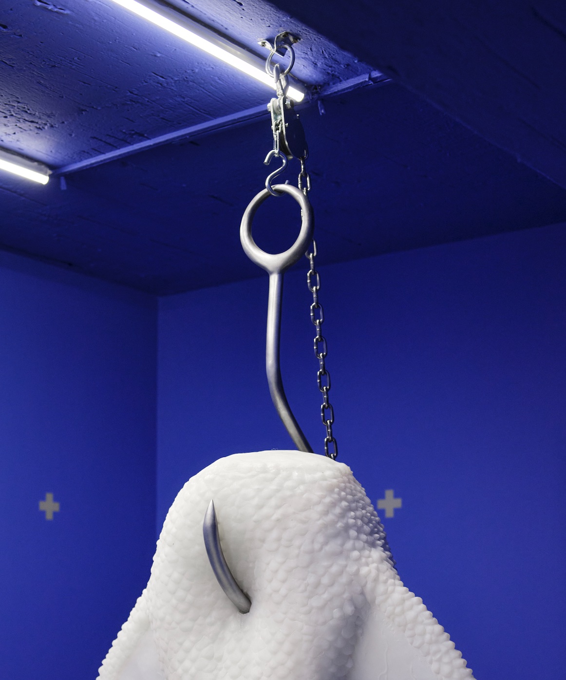 Detail of Paroxysmal Positional Vertigo, 2023. Platinum silicone, pullet, metal chain, 3D print, and paint. Variable dimensions. © Photo by Sergio López. Courtesy of the artist and Pequod Co.