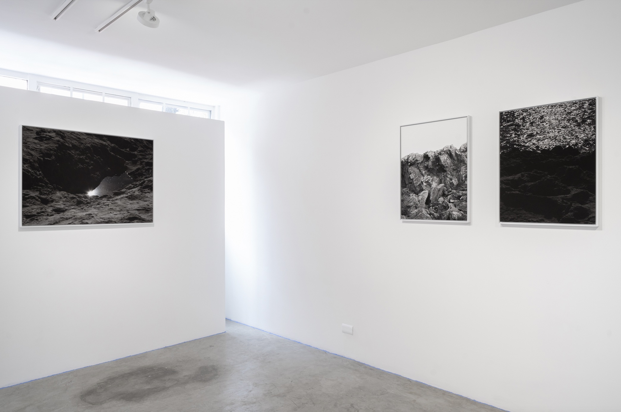 Andrea Martínez, ‘Las líneas que se desvanecen bajo el sol’, exhibition view. Courtesy of the artist and Lateral.