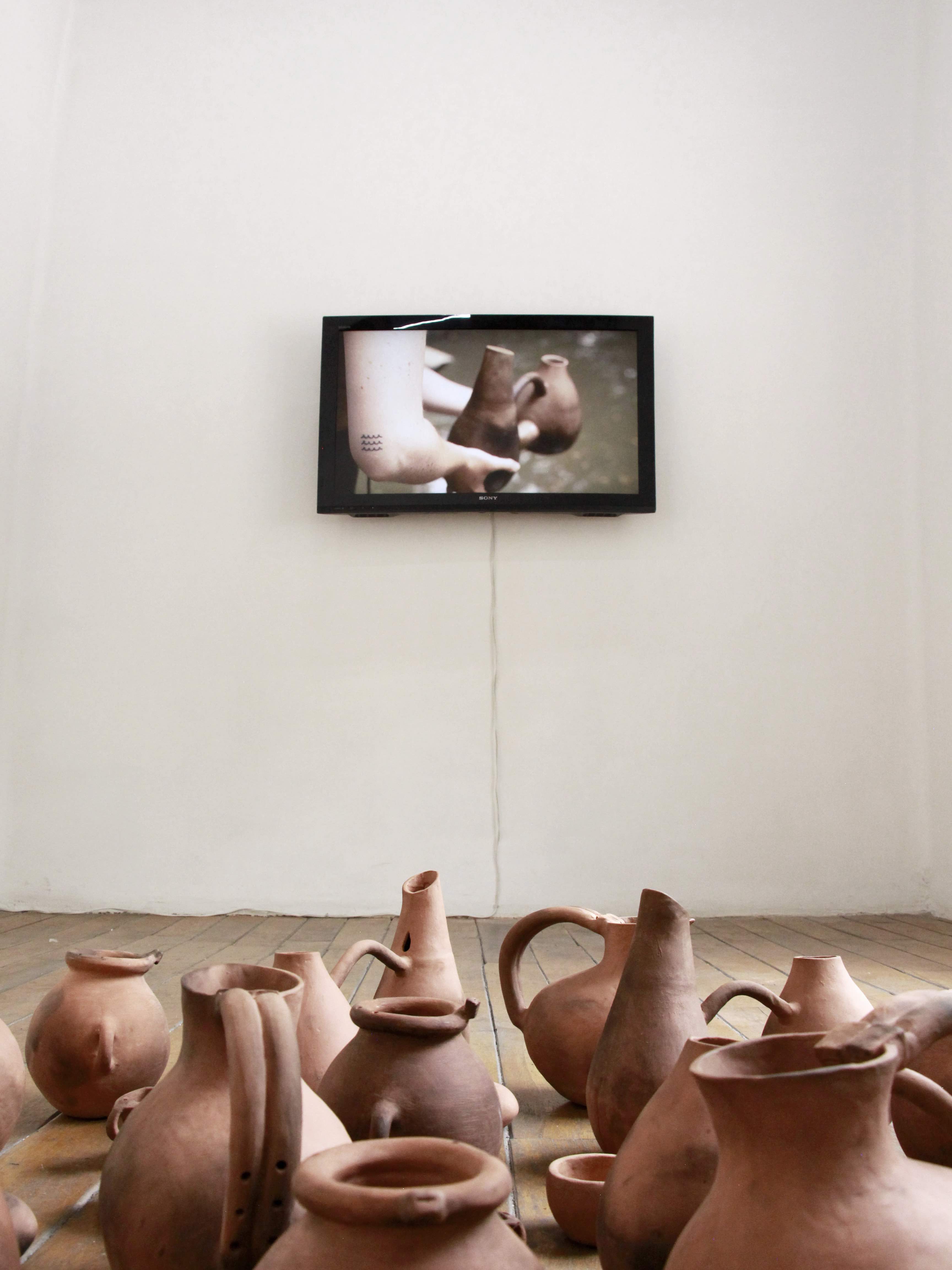 Installation view of the exhibition ‘Y los cántaros, cantan’ by Bea Millón. Courtesy of Salón Silicón