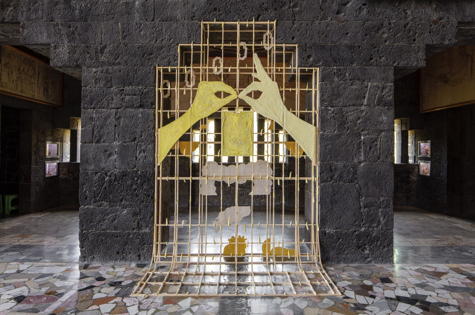 Exhibition view, ‘Dos incisivos’ by Ulrik López, Museo Anahuacalli. Photo: Ramiro Chaves