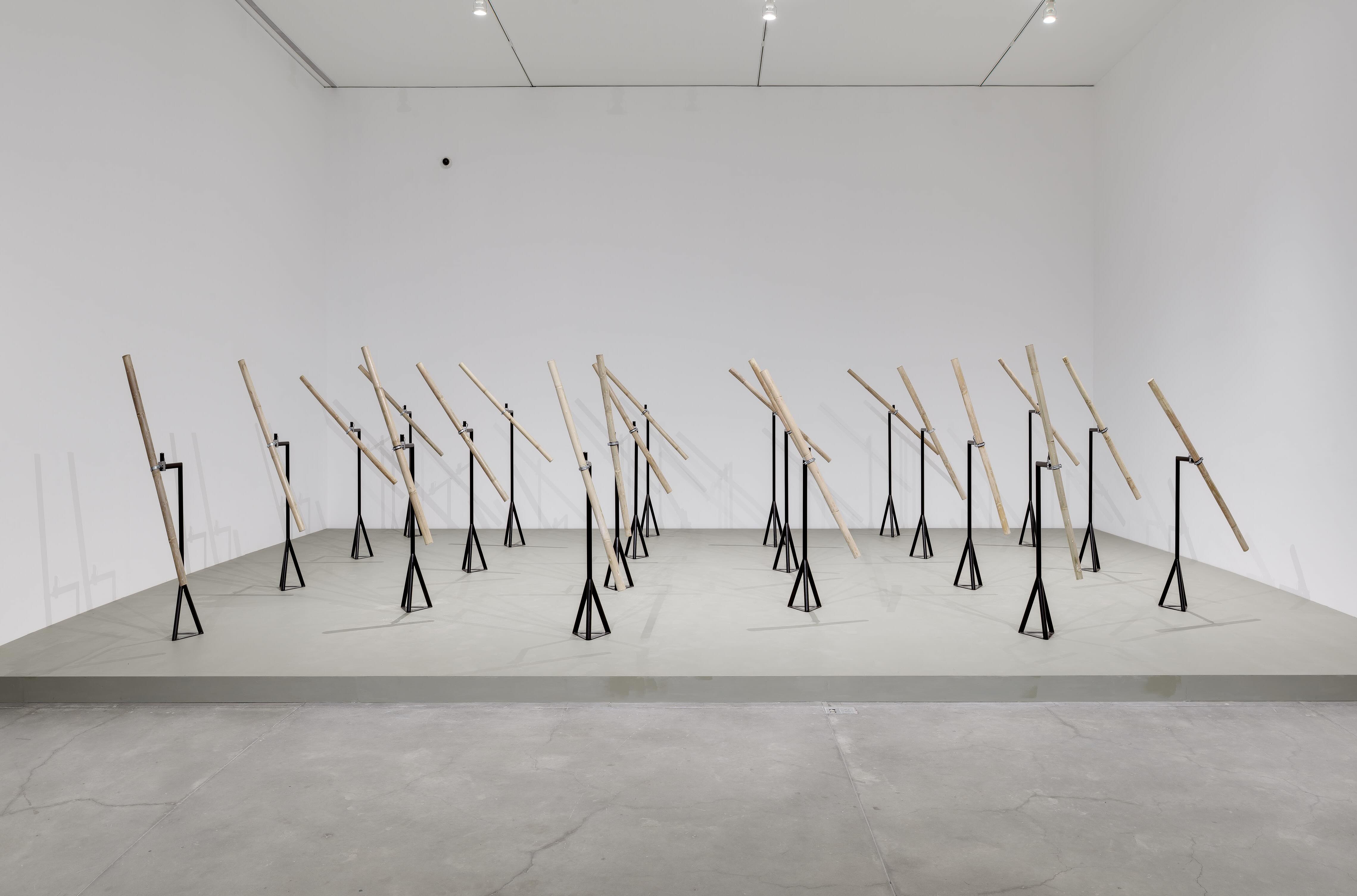 Kader Attia. “Un descenso al Paraíso”. Vista de exposición. Museo Universitario Arte Contemporáneo, MUAC/UNAM, 2025. Fotografía: Oliver Santana.
