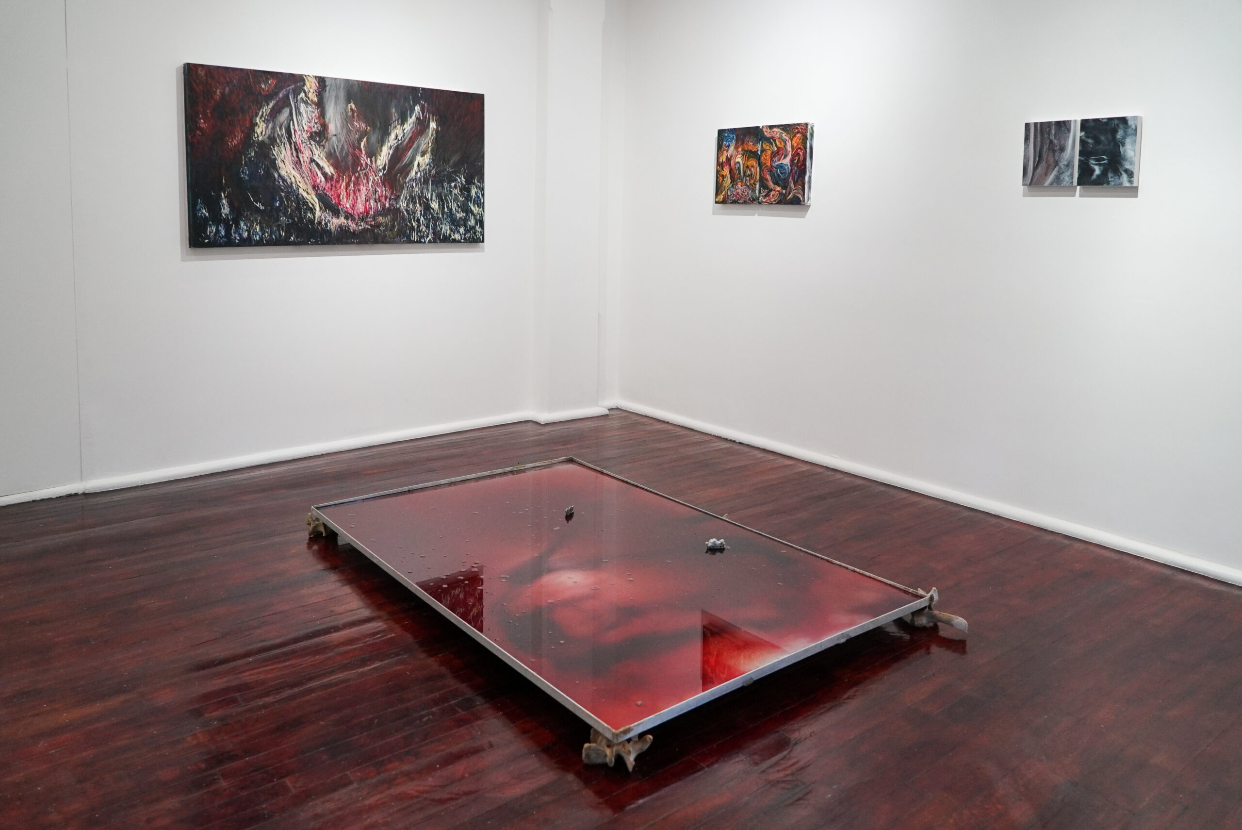 Meryl Yana, Sandra Leal & Andrea Bores, La pintura como medio: una alquimia de imagen y materia., Ambar Quijano, 2025. Cortesía de las artistas y de la galería