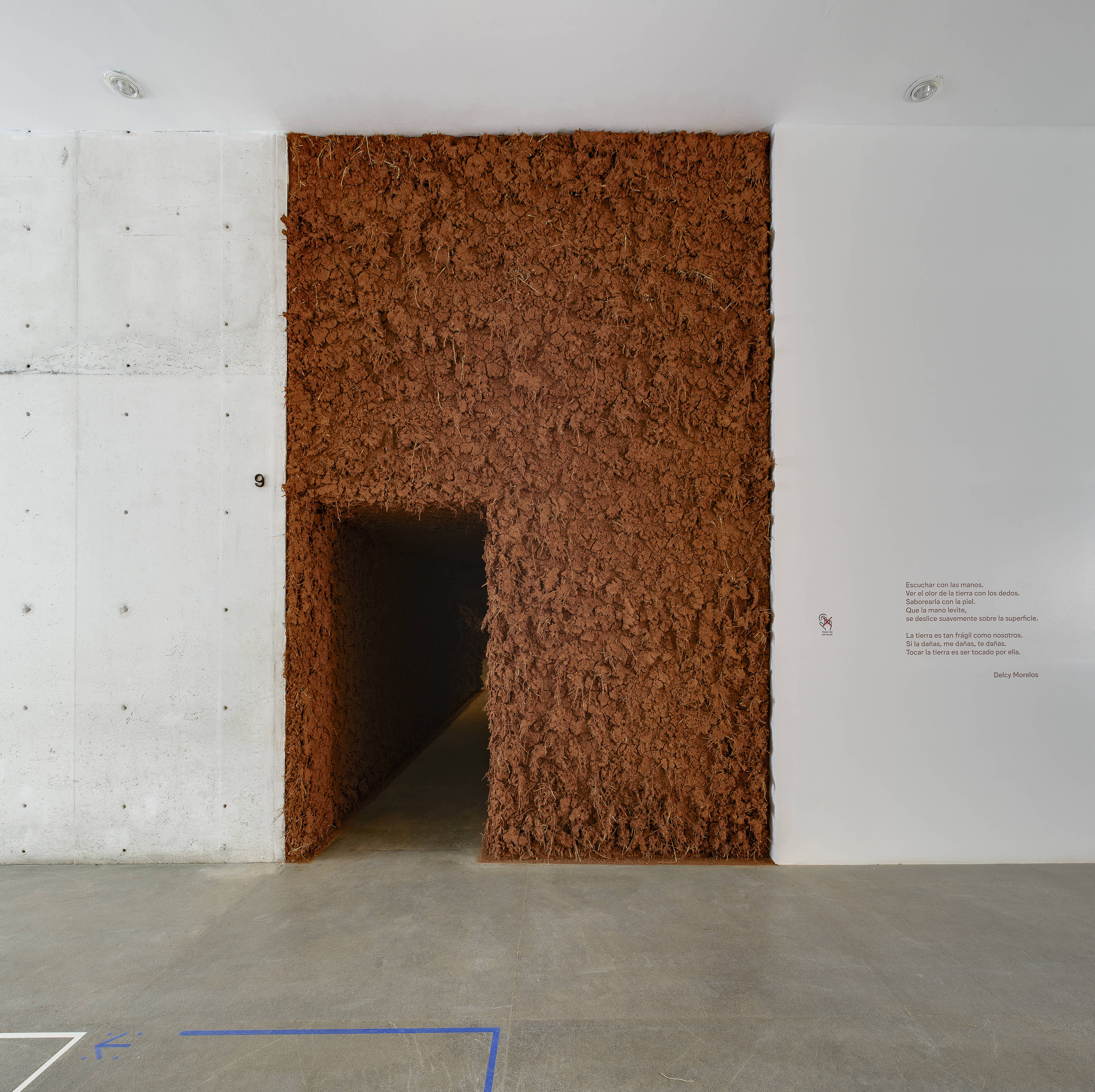 Delcy Morelos. El espacio vientre. Vista de exposición. Museo Universitario Arte Contemporáneo, MUAC/UNAM, 2025. Fotografía: Oliver Santana.