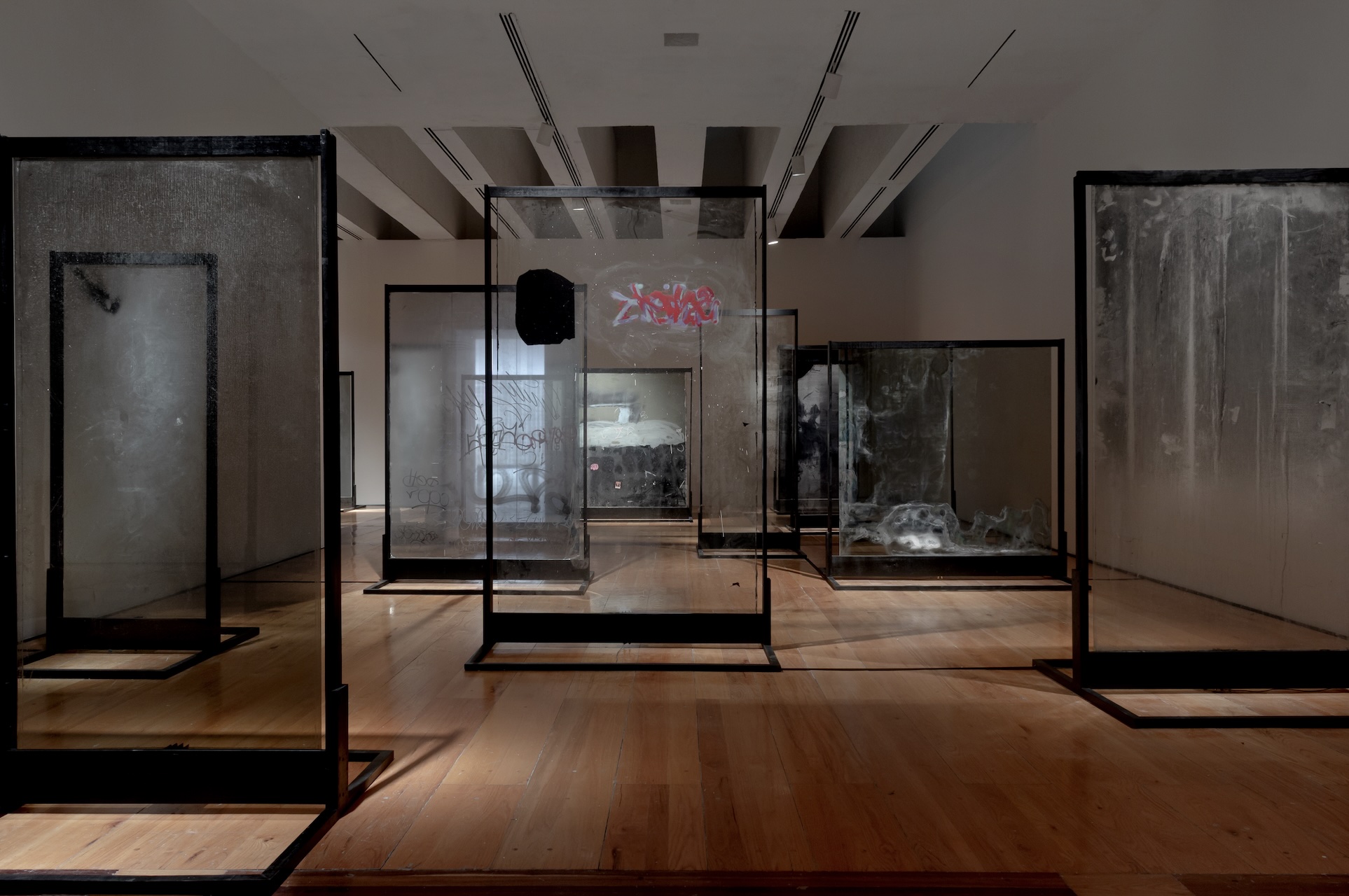 Vista de la exposición “¿Cómo salimos?” de Teresa Margolles en MARCO. Cortesía del museo. Fotografía: Arthur Mora.