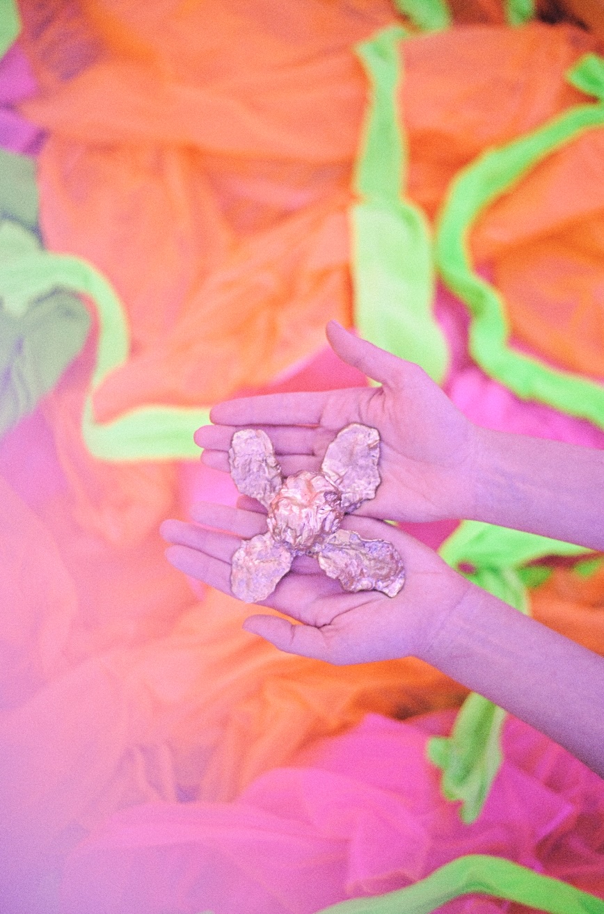 Michelle Sáenz Burrola, Mandarinas en metal, bronze sculpture, as part of the exhibition "Despliegue Iztaccíhuatl:, Biquini, Wax EPS, Photograph: Melissa Lunar, 2024.